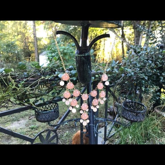 Beautiful Peach & Gold Necklace - Picture 2 of 8